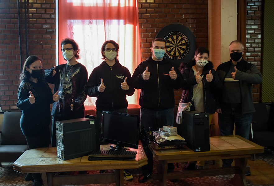 Számítógépeket ajándékoztak az OPUS Csoport energetikai vállalatainak munkavállalói